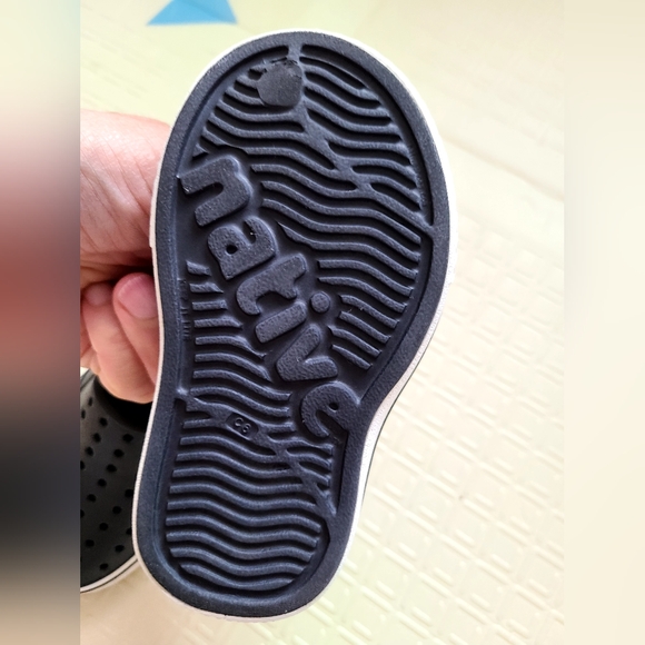 Native Shoes🖤 - Picture 6 of 9